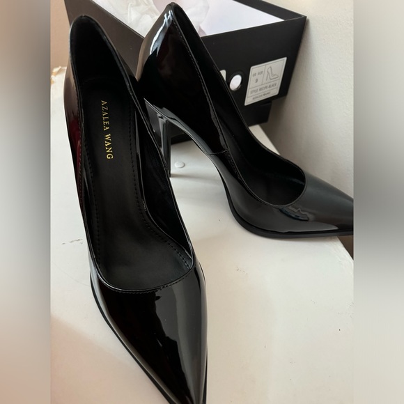 Black Stiletto Pumps - Picture 4 of 7